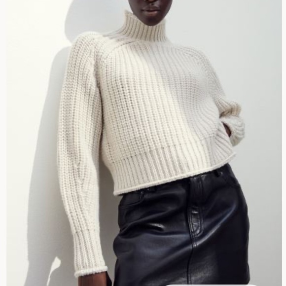 H&M knit sweater - Picture 7 of 8